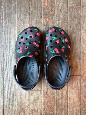 CROCS Black Cherry Print Classic Clog